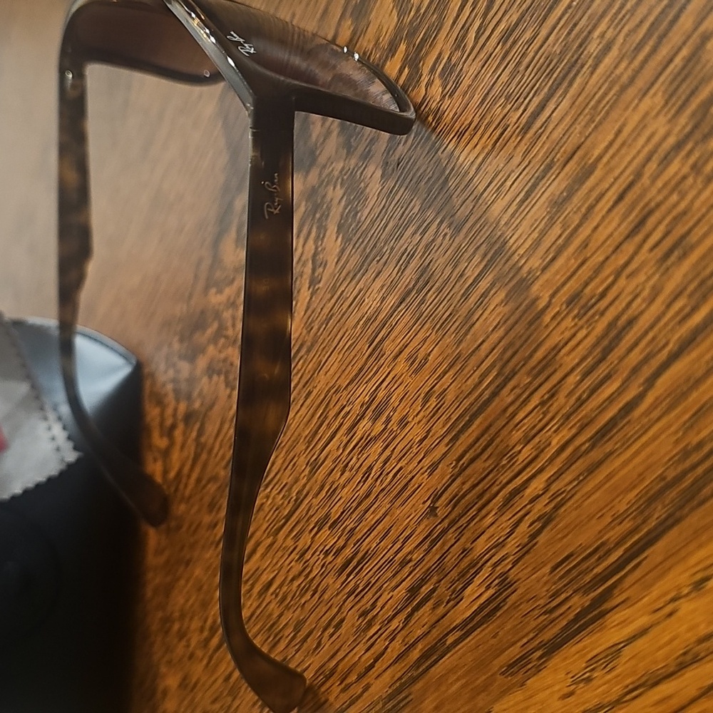 "Ray-Ban" Dark Tortoise Frame Sunglasses-Unisex - Picture 2 of 7